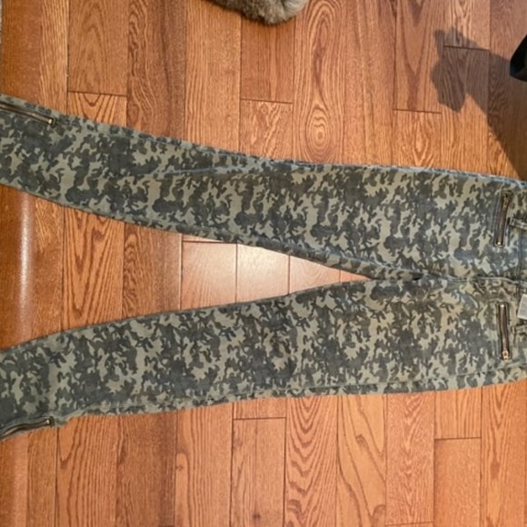 2 Pairs Guess Jeans Size 23 - Picture 2 of 11